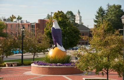 Eagle statue 